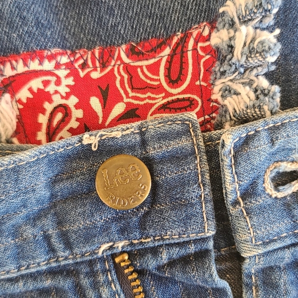 VINTAGE Upcycled Denim Skirt S Lee Jeans Red Bandana Trend Handmade Pintucked - Picture 3 of 14